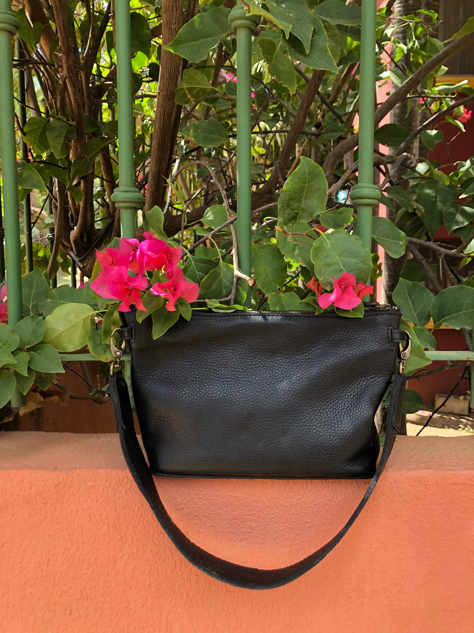 The Neptune Shoulder Clutch